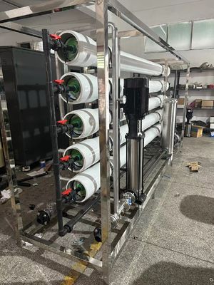 Bon prix Installation de filtration de l'eau salée avec filtre multimédia et système de contrôle Siemens en ligne
