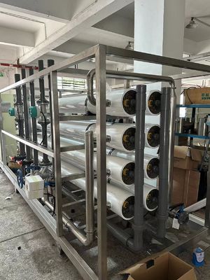 Bon prix Taux de rejet du sel élevé Usine d'osmose inverse d'eau saumâtre 30 m3/heure Capacité en ligne