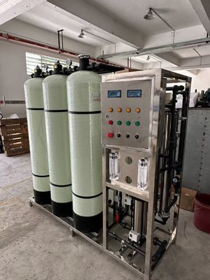 Bon prix 1000 litres par heure Système RO commercial Machine à eau portable 220V/380V en ligne