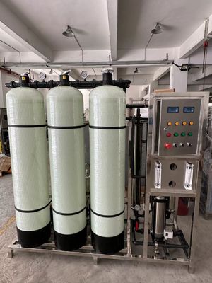 Bon prix Purificateur d'eau par osmose inverse de 1000 LPH pour la purification des eaux municipales en ligne