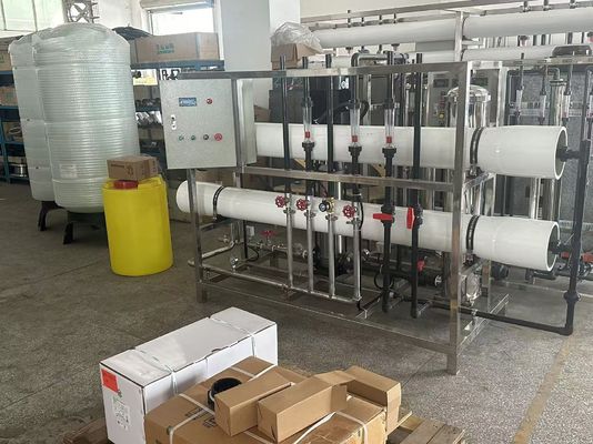 Bon prix Système d'osmose inverse commerciale en acier inoxydable / PVC à 5000 ppm pour l'eau municipale ou du puits en ligne
