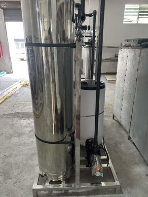 Bon prix Système commercial d'osmose inverse en acier inoxydable et en PVC pour l'alimentation électrique à 380 V/50 Hz dans les environnements industriels en ligne