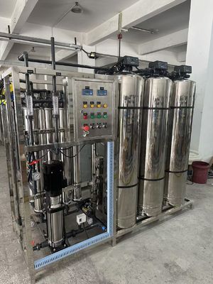Bon prix 380V / 50Hz alimentation électrique système RO commercial parfait pour l'eau municipale ou de puits en ligne